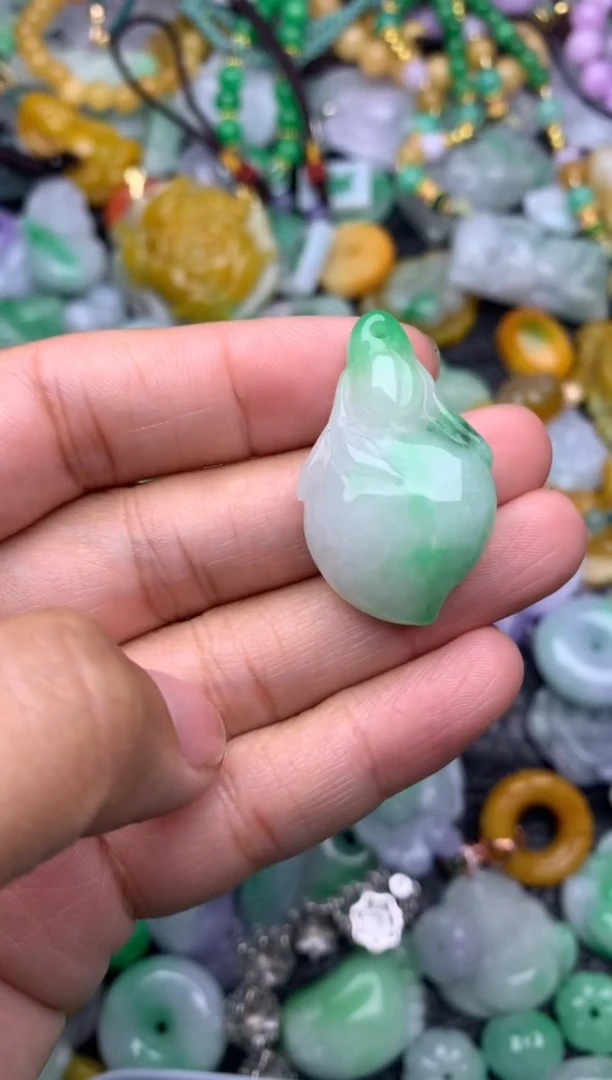 颈饰未镶嵌翡翠缅甸翡翠吊坠