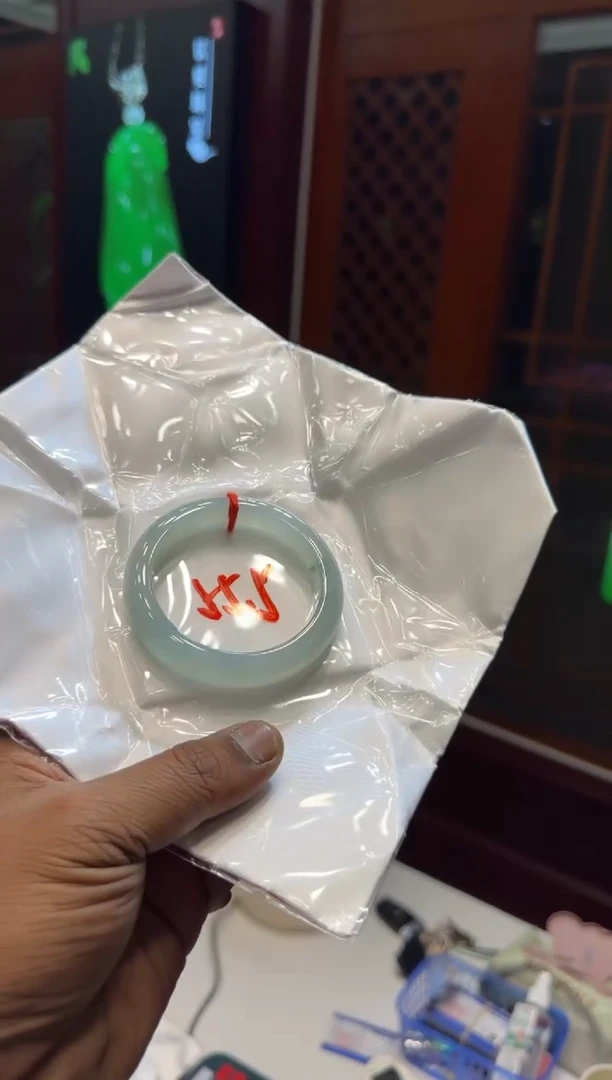 未镶嵌手镯翡翠手镯