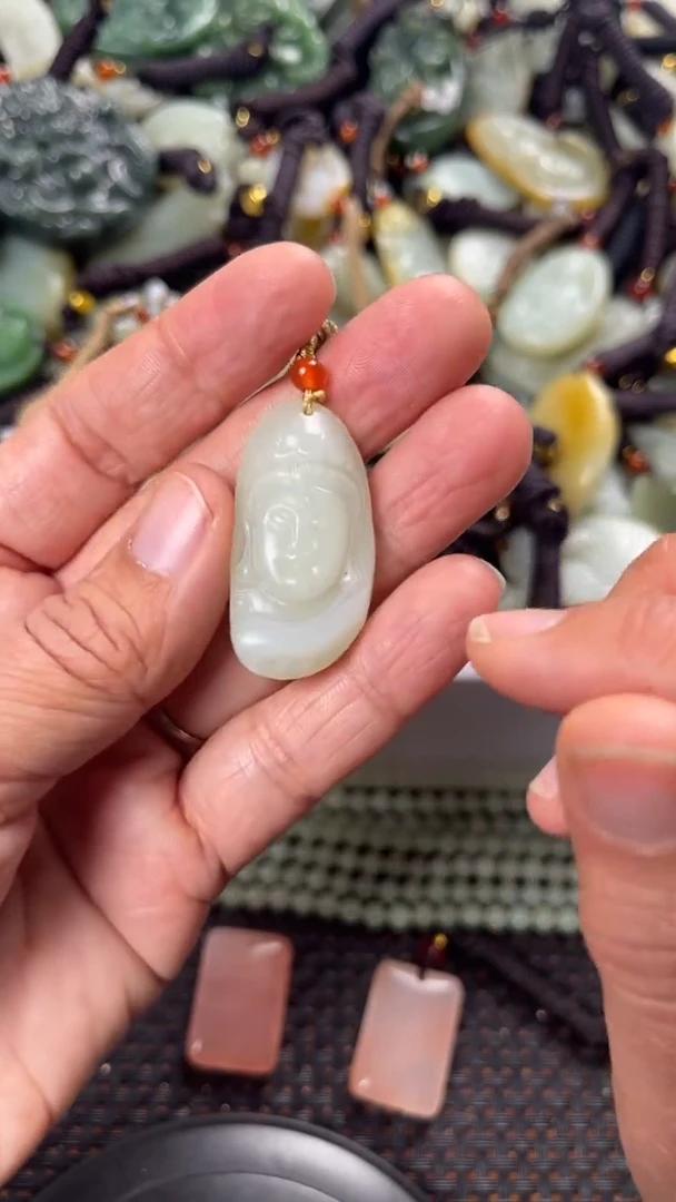 【闪购商品】和田玉颈饰未镶嵌多样性发货没有证书拍一发一有瑕