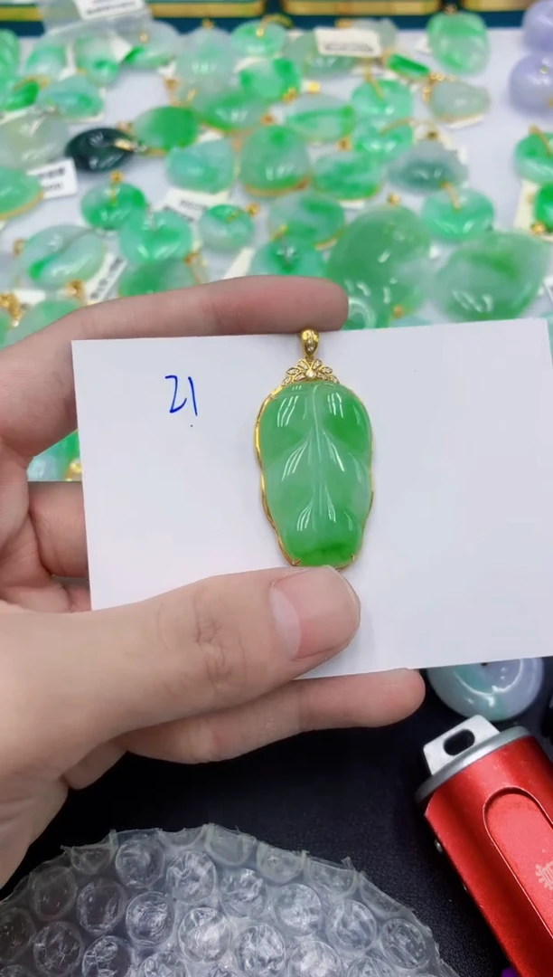 颈饰18K金镶嵌翡翠琳*?111111