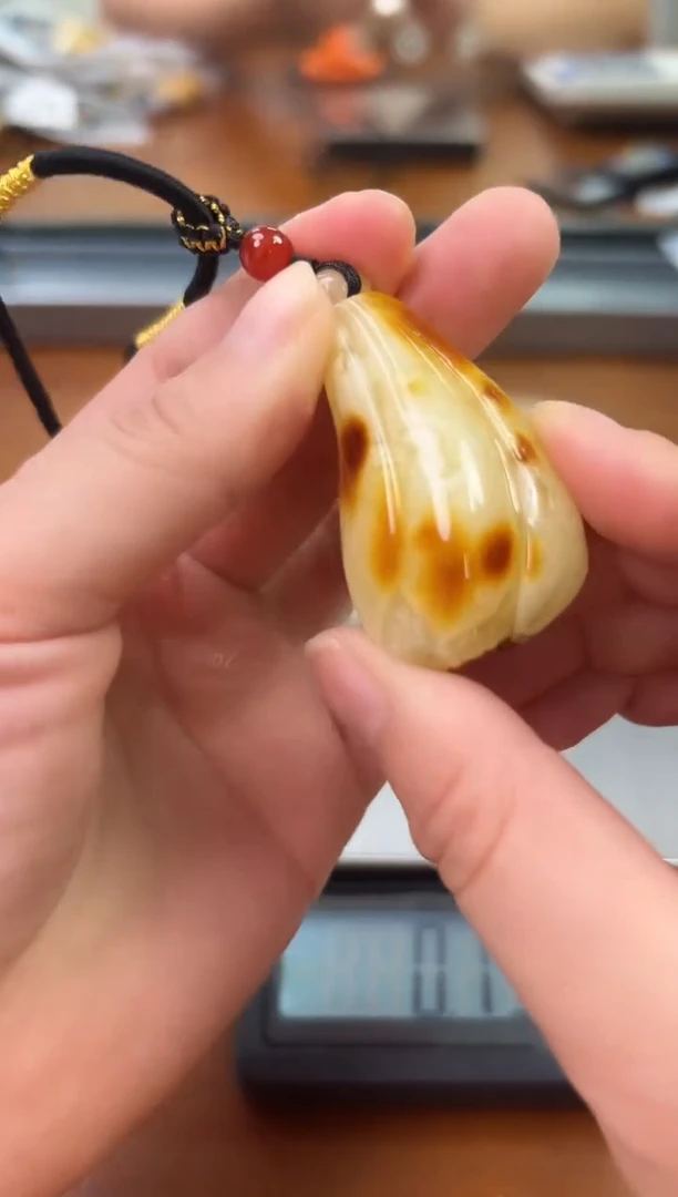 未镶嵌蜜蜡裸石蜜蜡吊坠