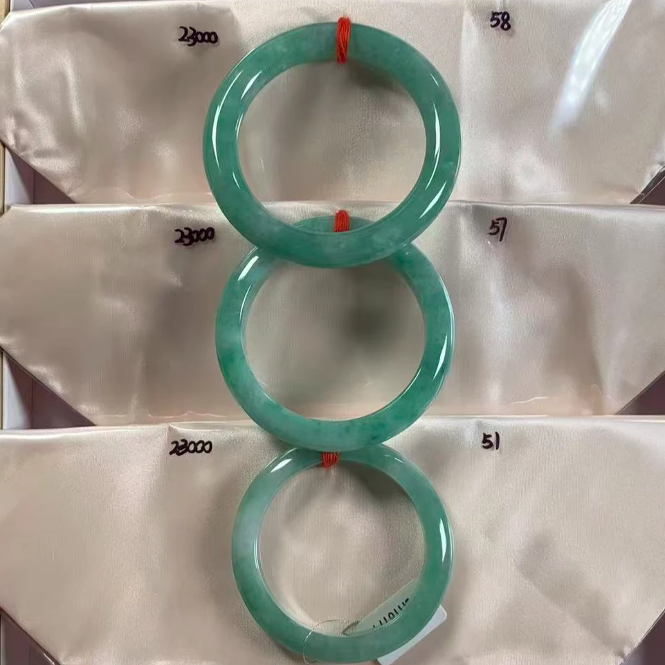 翡翠A货手镯1多样性发货，发一件