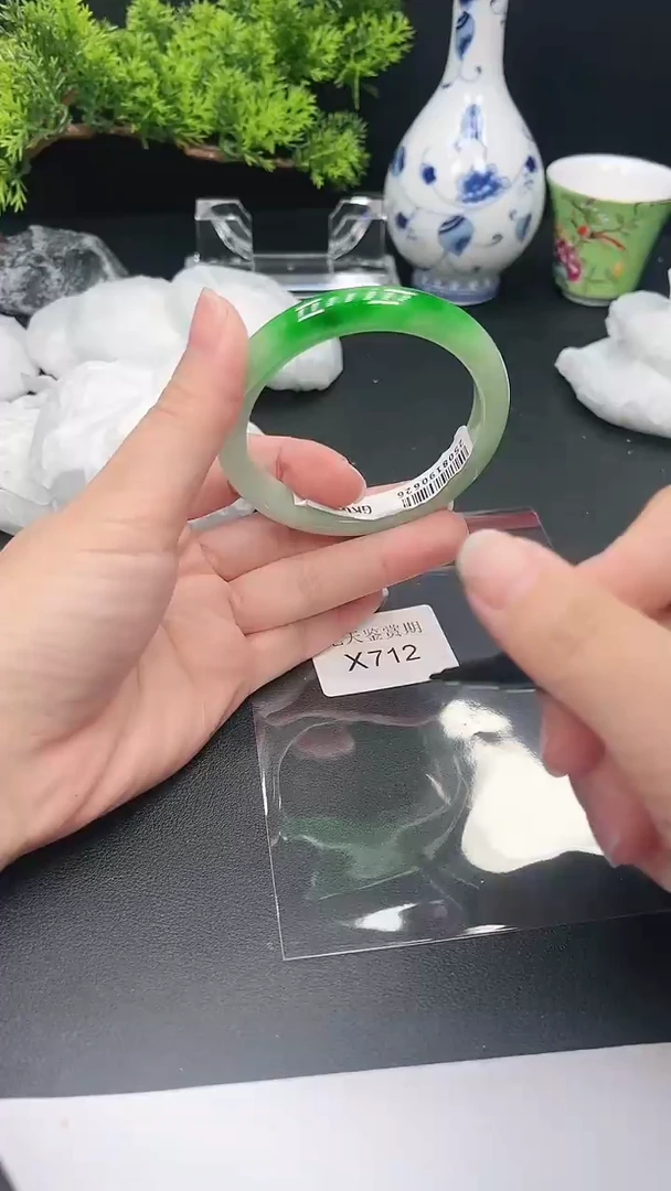 未镶嵌手镯翡翠712
