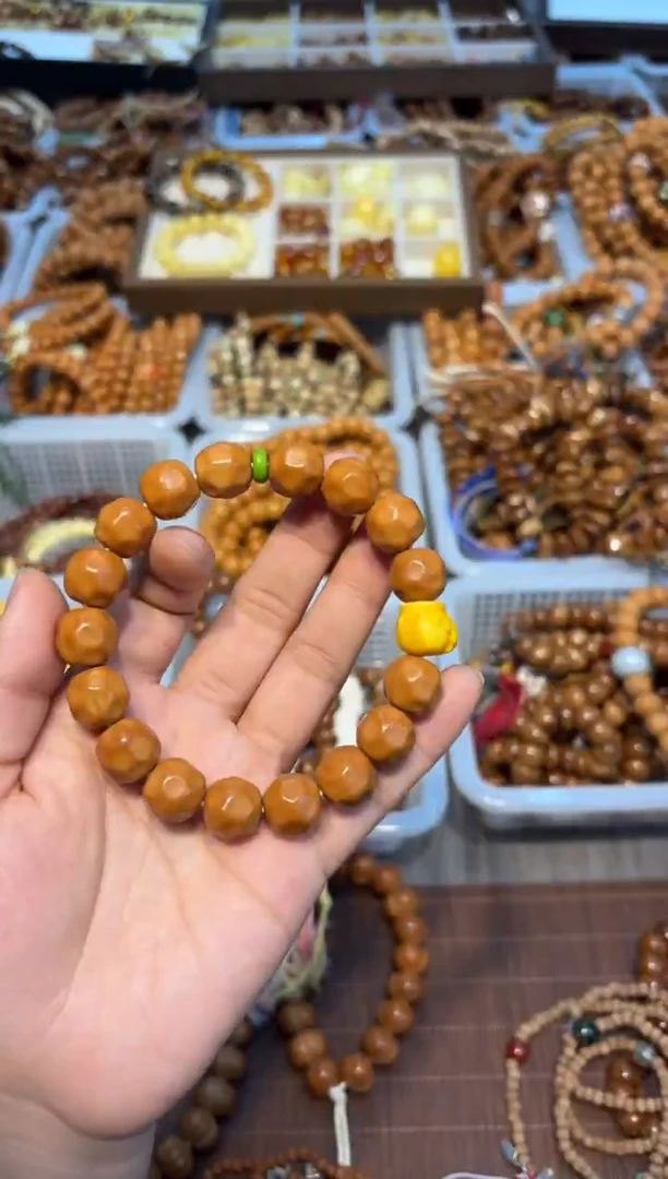 吊坠白玉菩提卡13+mm猴头奶酪