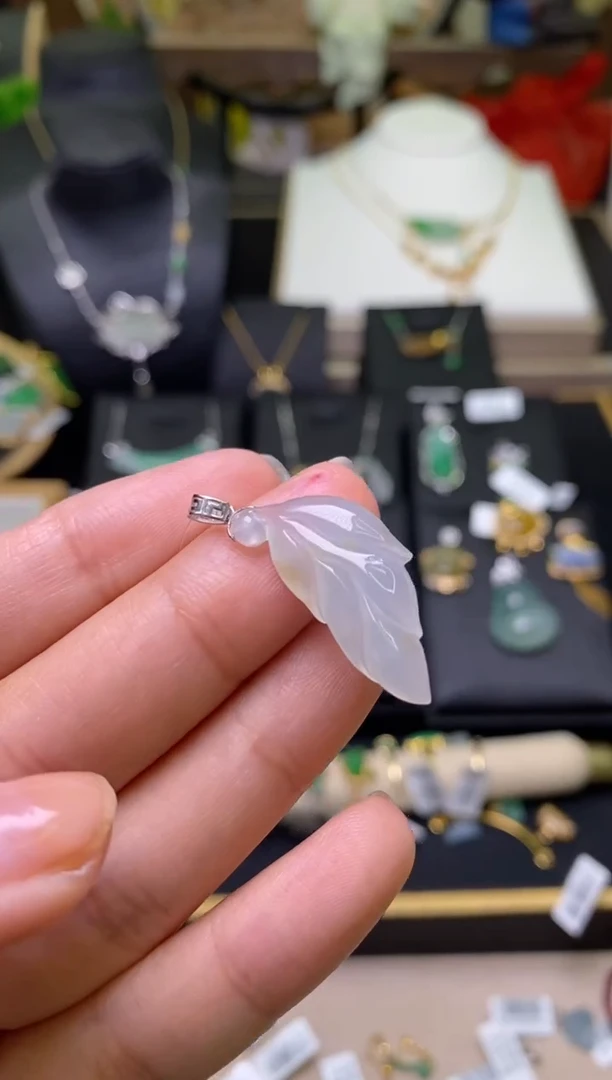 【闪购商品】翡翠颈饰18K金镶嵌净货17935