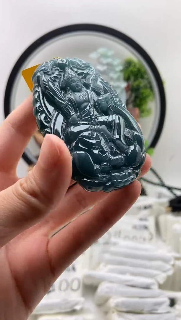 翡翠未镶嵌颈饰普贤