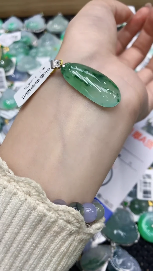 翡翠18K金镶嵌颈饰111111111111
