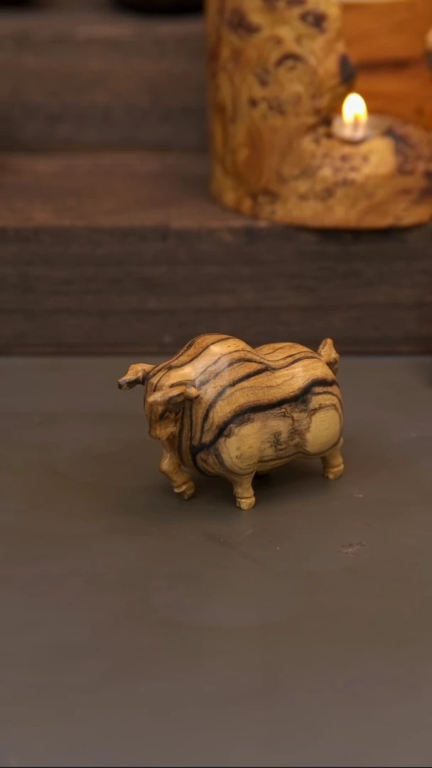 交趾黄檀（大红酸枝）黑白檀牛牛