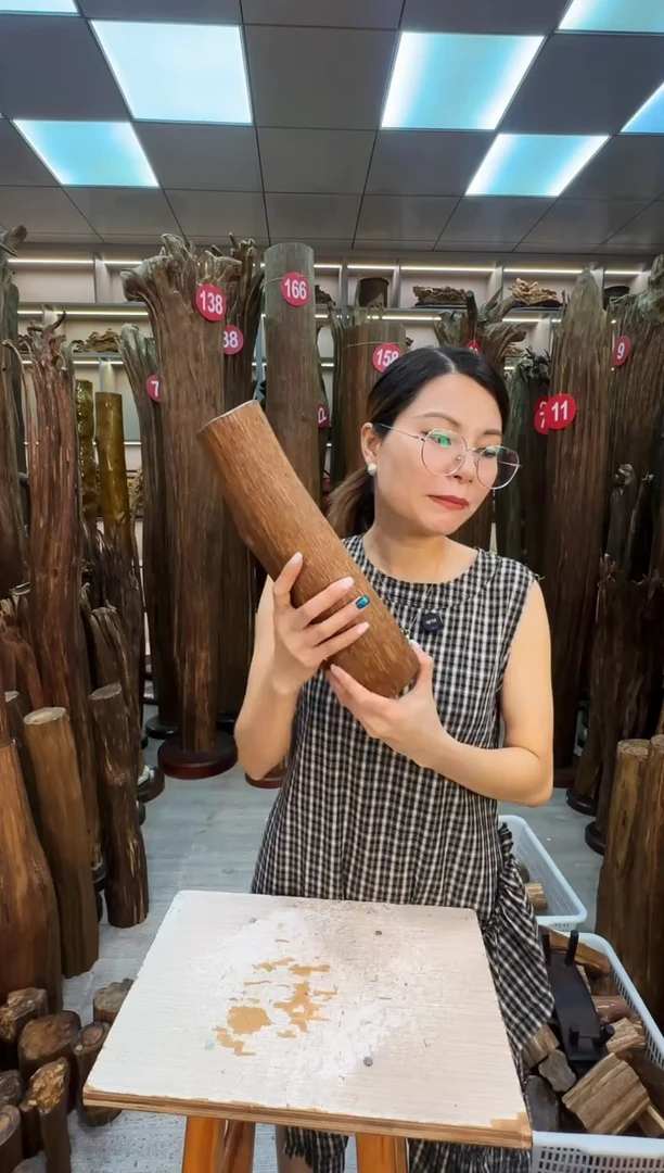 沉香碎屑沉香原料摆件工艺品一百以上带底座沉香