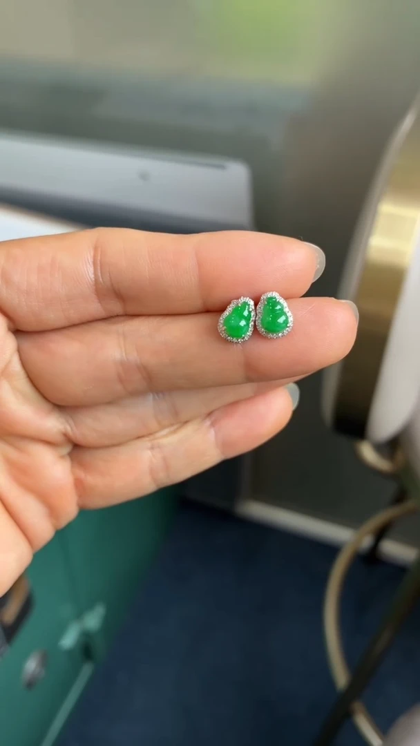 颈饰18K金镶嵌翡翠天然翡翠A货