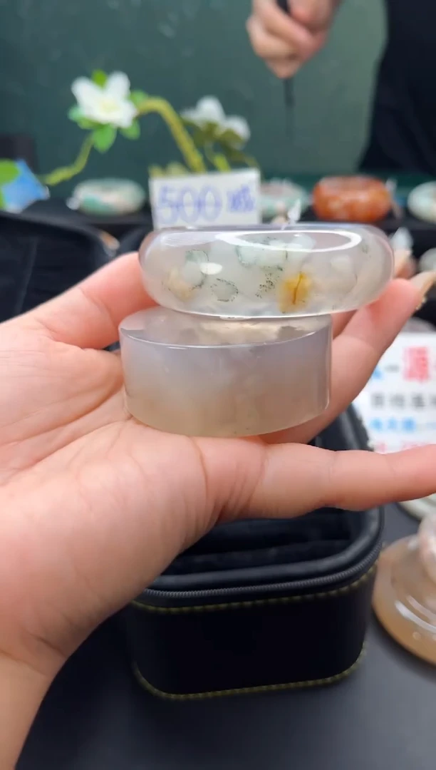 未镶嵌手镯石英质玉（56圈口）赠送镯心