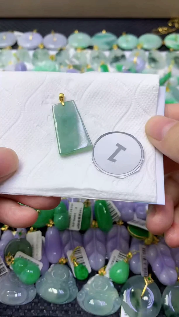 颈饰未镶嵌翡翠天然缅甸翡翠A货