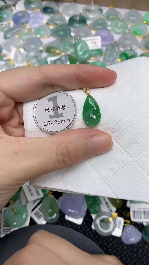 颈饰18K金镶嵌翡翠 111111111111