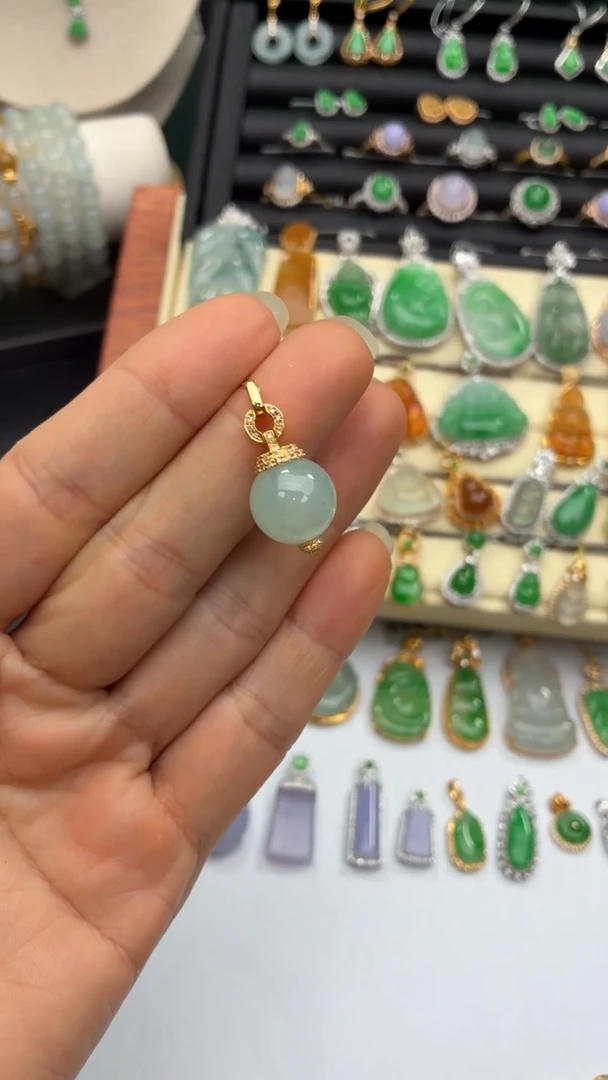 颈饰18K金镶嵌翡翠天然翡翠A货