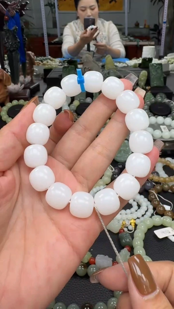 未镶嵌手链和田玉俄巴沙白玉卡14