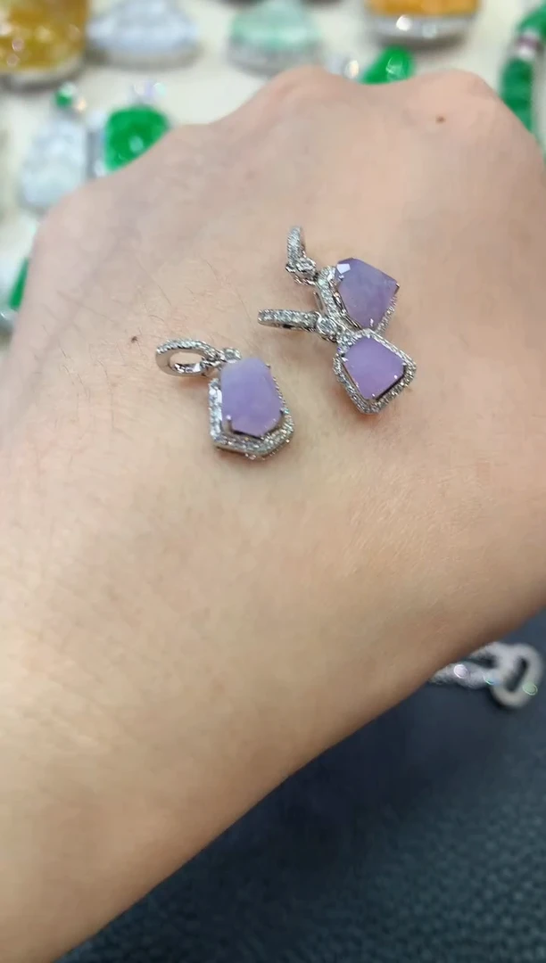 【闪购商品】翡翠吊坠(不含链)18K金镶嵌 B5有色差多样性一件发货