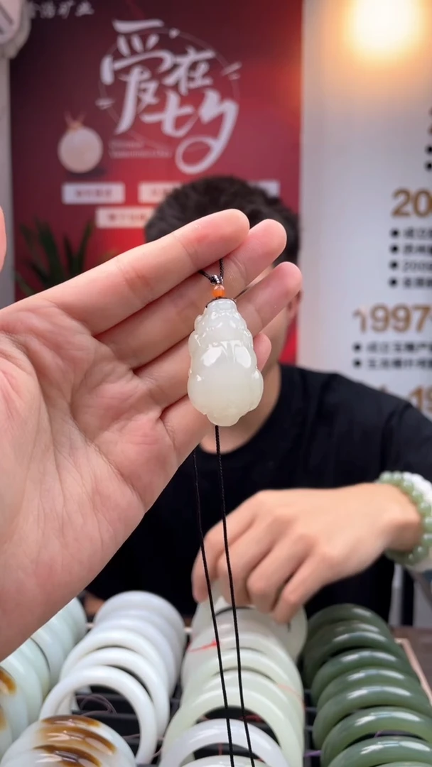 颈饰未镶嵌和田玉白玉貔貅吊坠多样性发一件