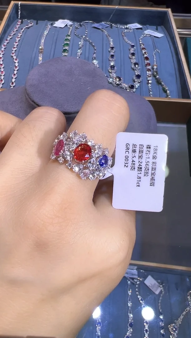 戒指彩色蓝宝石18K金镶嵌亿*