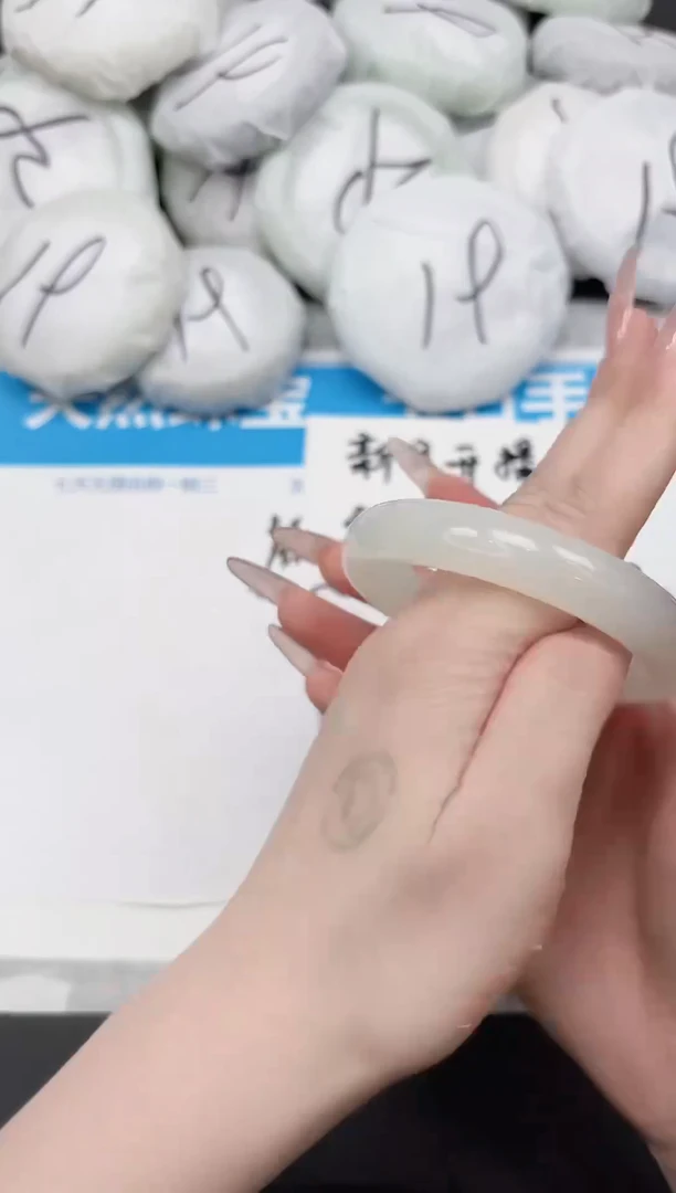 未镶嵌手镯石英质玉183-56