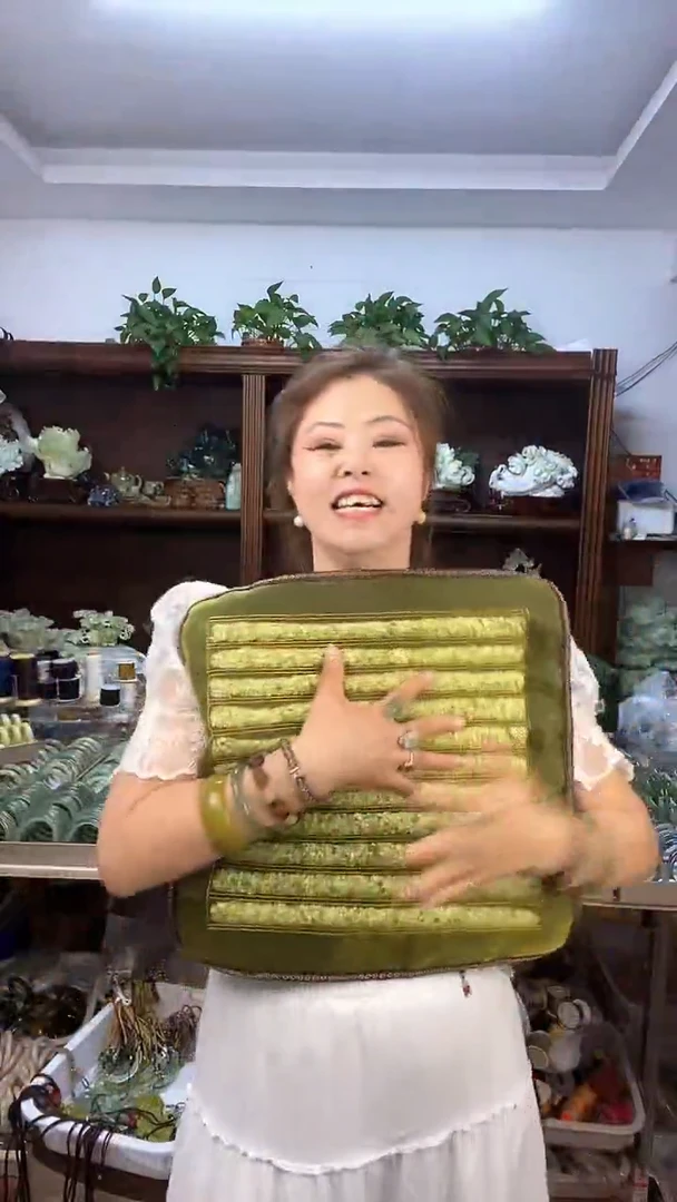 蛇纹石玉未镶嵌桌垫多样性发货其中之一