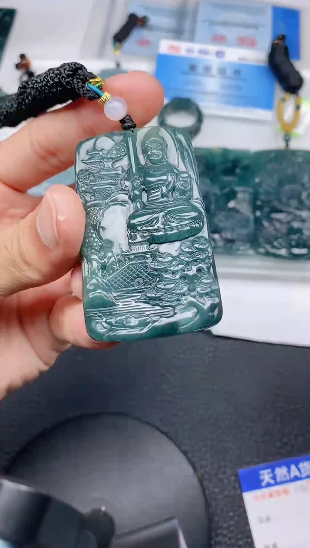 颈饰未镶嵌翡翠