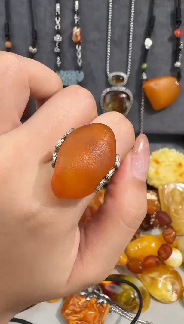 未镶嵌琥珀裸石琥珀
