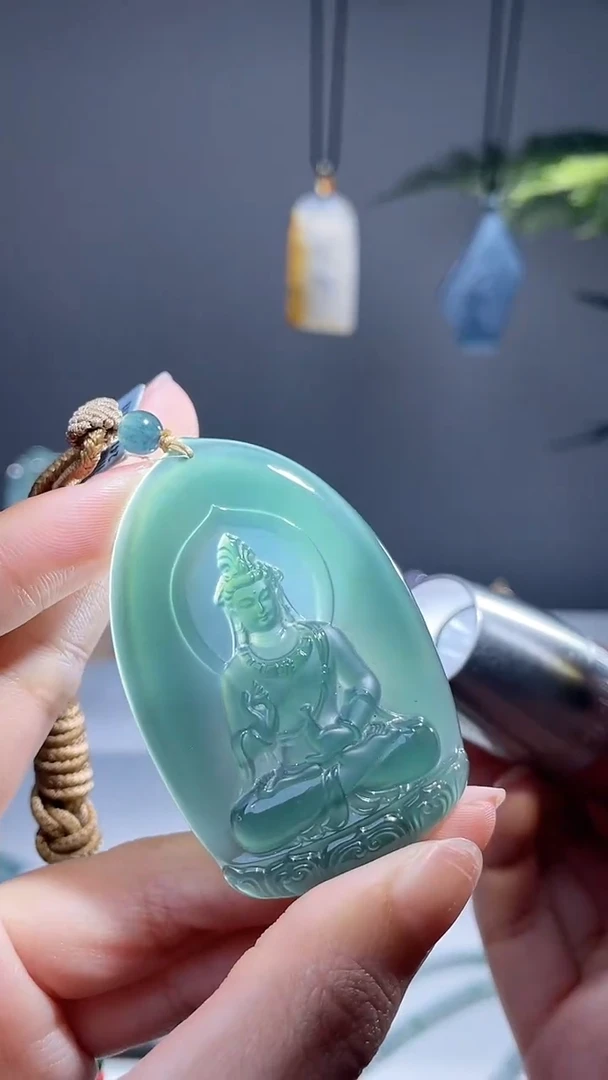 颈饰未镶嵌翡翠观音