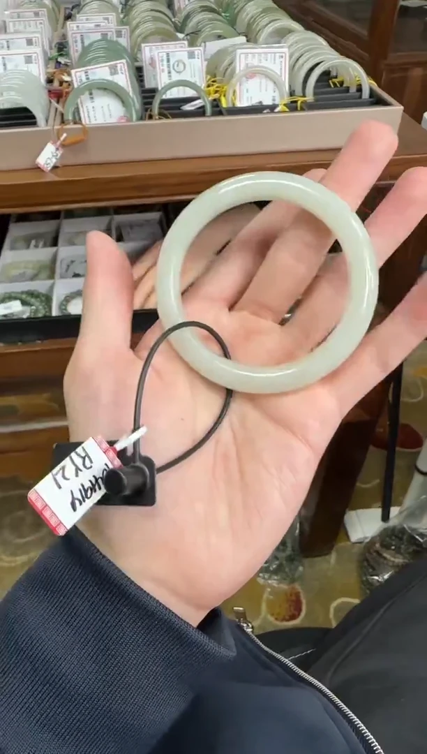 未镶嵌手镯和田玉1