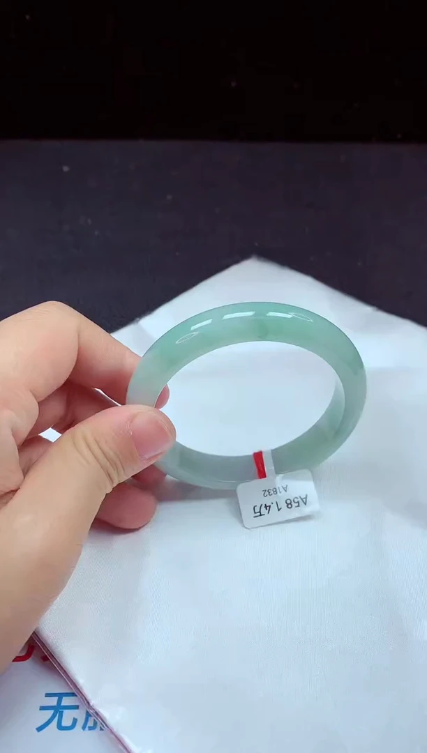 【闪购商品】翡翠手镯未镶嵌镯子57+