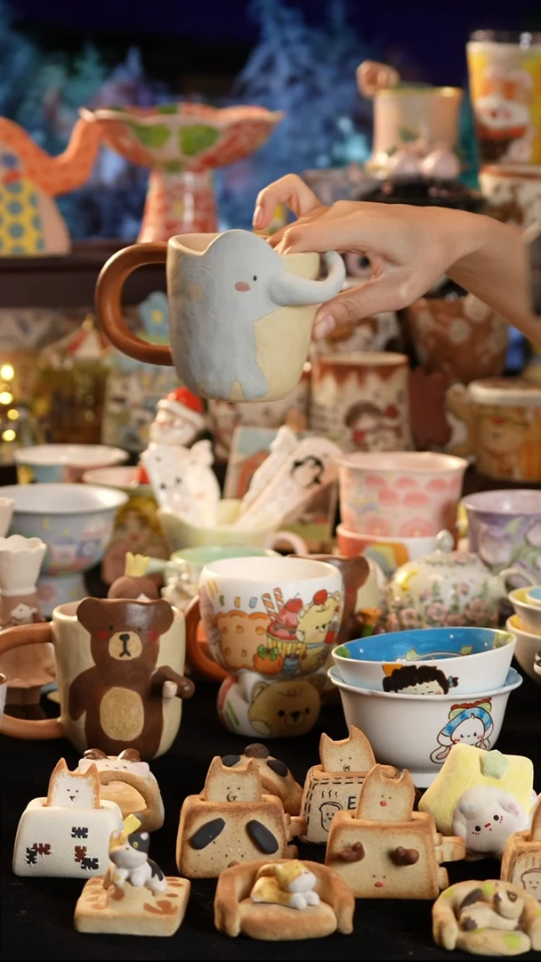 摆件陶景德镇釉下彩手绘设计师款陶瓷