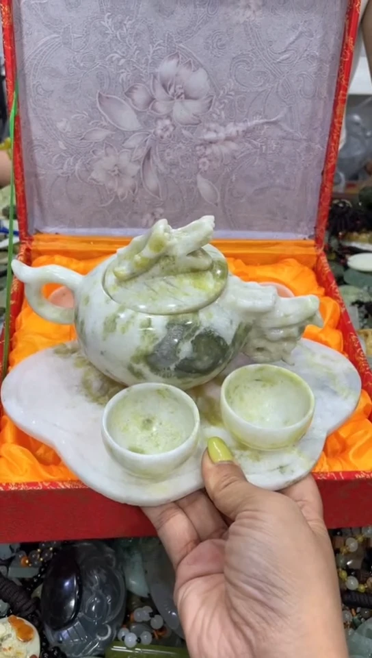 未镶嵌岫玉茶具