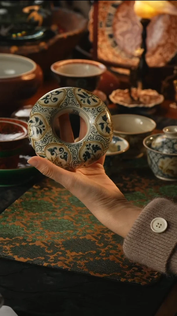 瓷片一生一物青花缠枝莲盖置