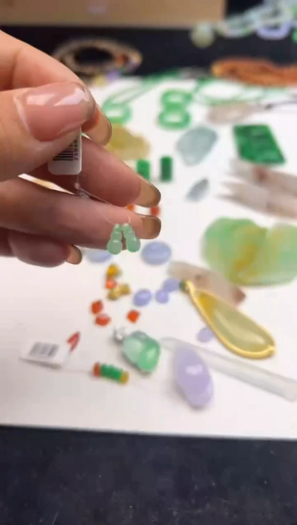 未镶嵌定制翡翠800冰绿葫芦一对