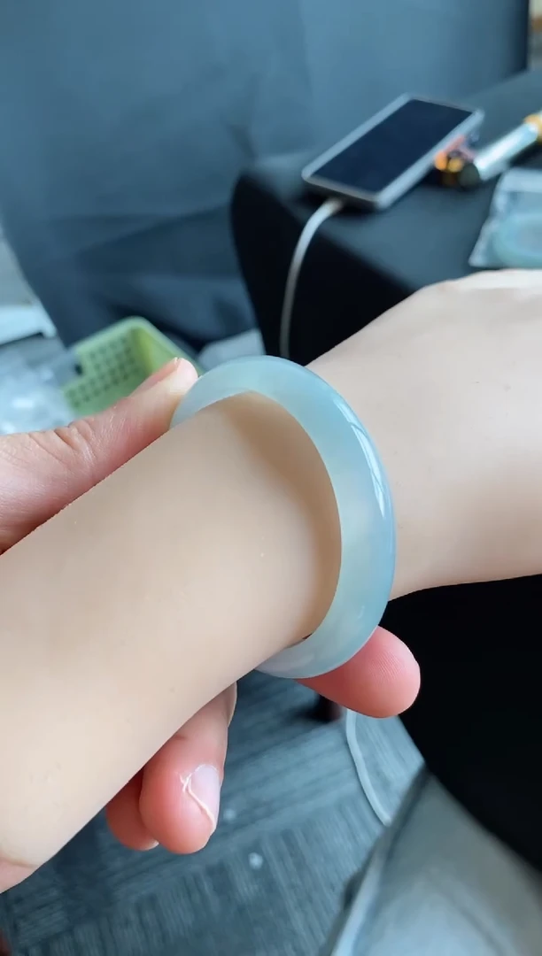 【闪购商品】翡翠手镯未镶嵌10号52*46.3*10.3*6.7