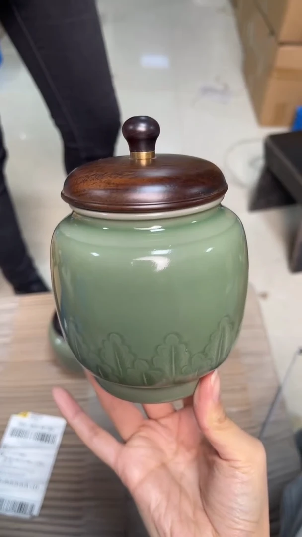 陶瓷上奇 纯手工秘色蕉叶纹茶叶罐