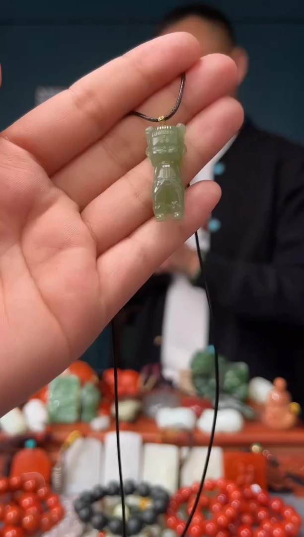 【闪购商品】和田玉18K金镶嵌颈饰吊坠