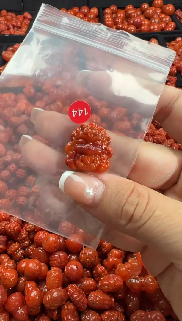 颈饰未镶嵌南红玛瑙1