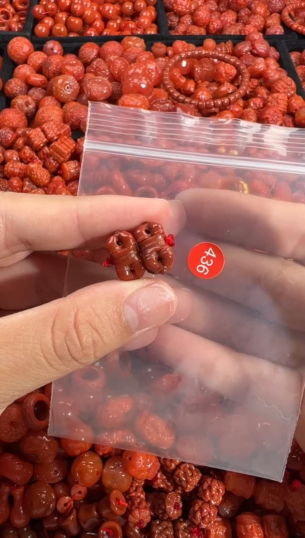 南红玛瑙未镶嵌颈饰1