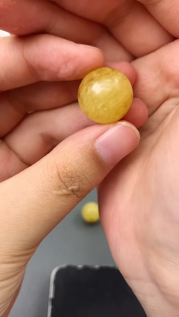 未镶嵌琥珀珠宝奇石60