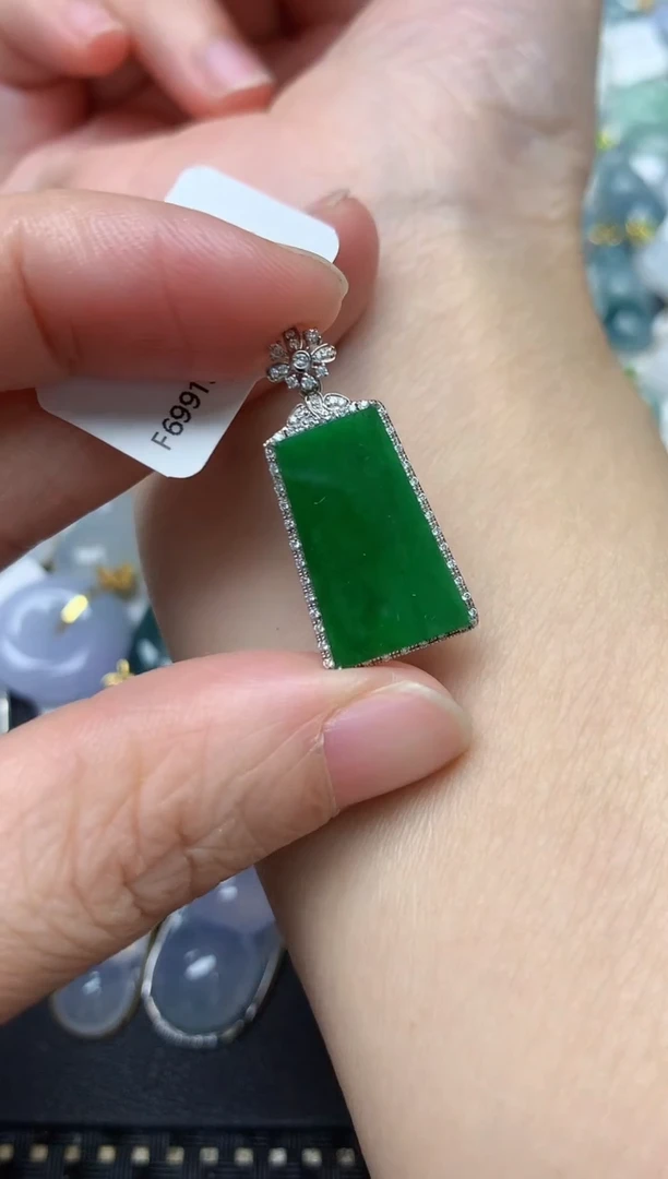 颈饰18K金镶嵌翡翠天然缅甸A货翡翠