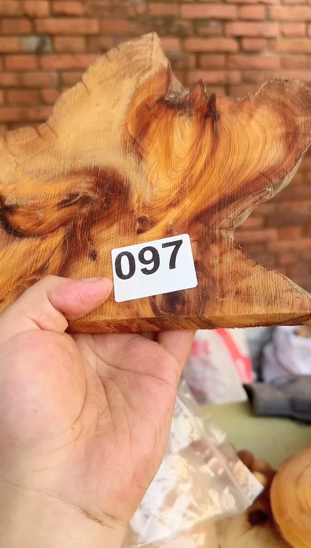 柏木太行山陈化崖柏现切先拍！卡1.5随机一片！！！（1单1片）097