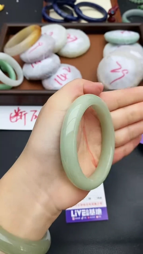 未镶嵌手镯石英质玉168+57/58