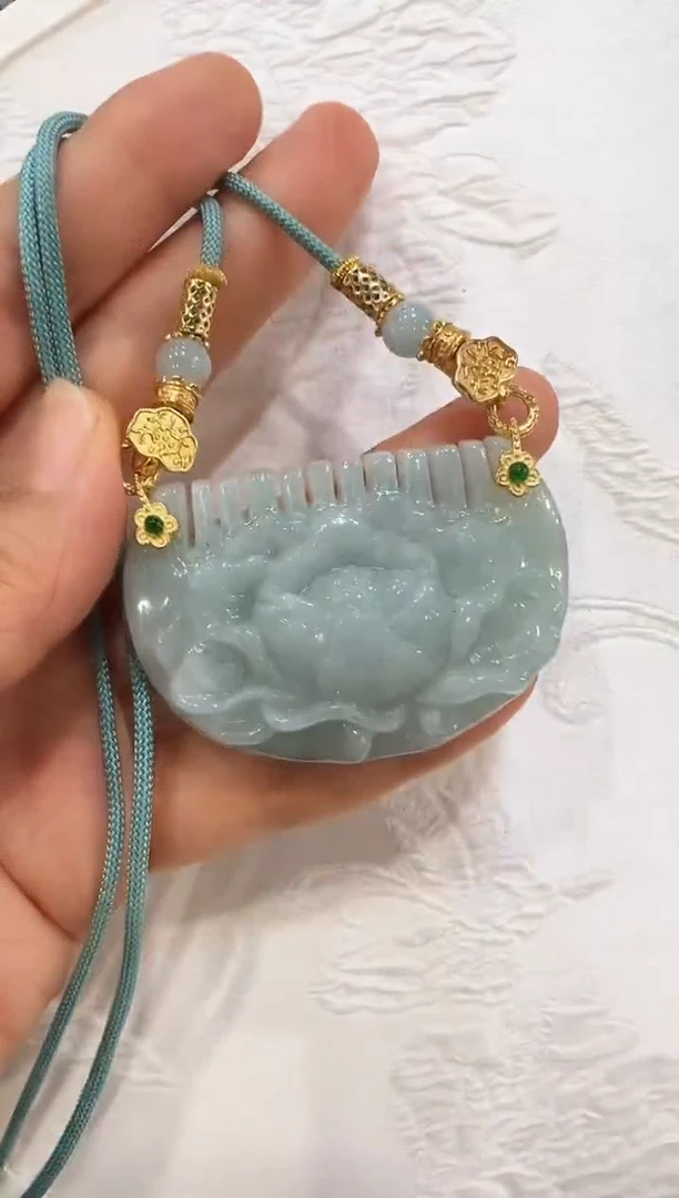 翡翠未镶嵌颈饰国风