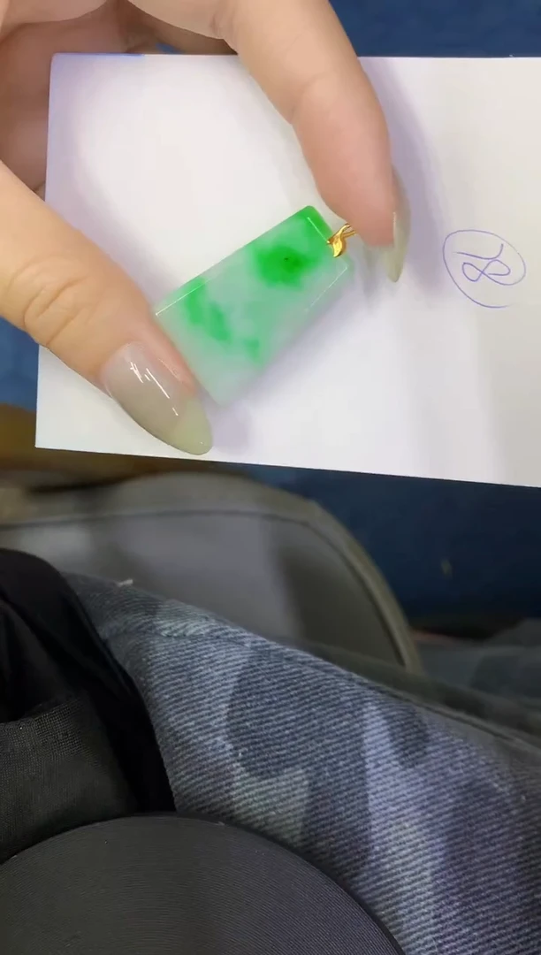 翡翠18K金镶嵌颈饰缅甸天然翡翠A货