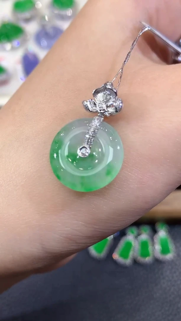 吊坠(不含链)18K金镶嵌翡翠A29 多样性发货一件