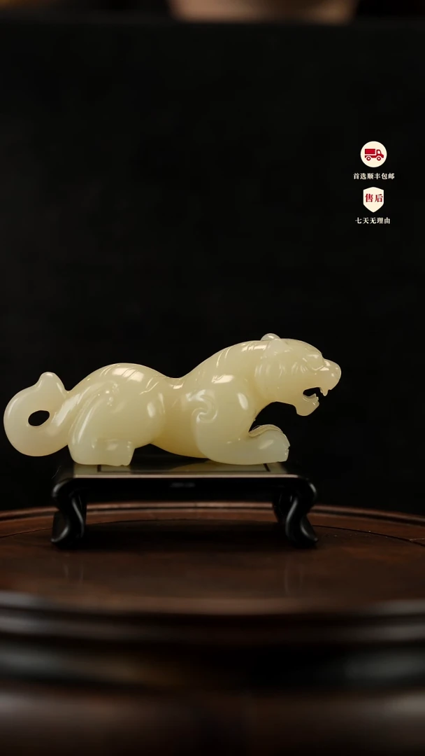 云南石竹叶青雕刻：伏虎手把件摆件镇尺