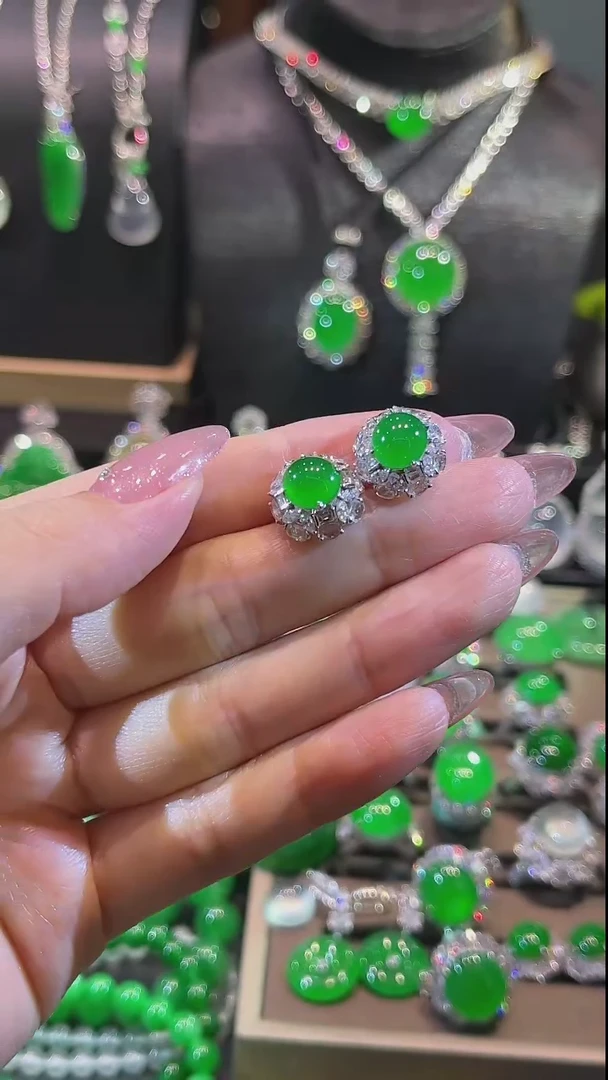 翡翠18K金镶嵌耳饰耳钉