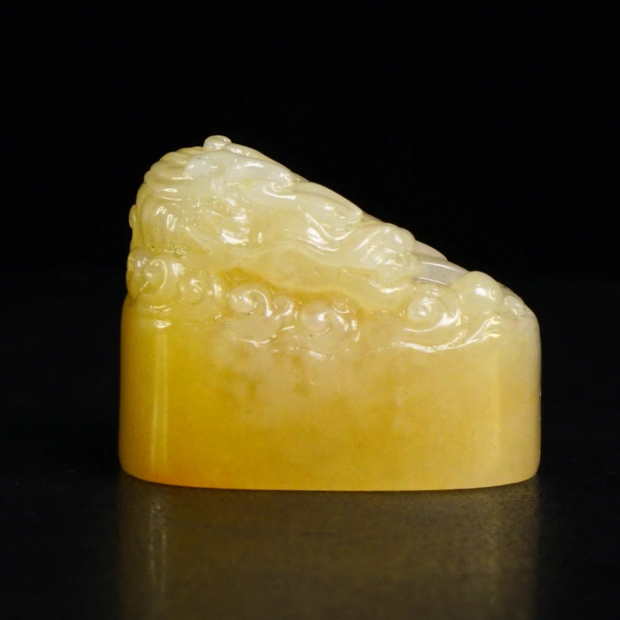 34寿山石荔枝洞游龙戏珠印章48.1克3.8x2.7x3，1EA