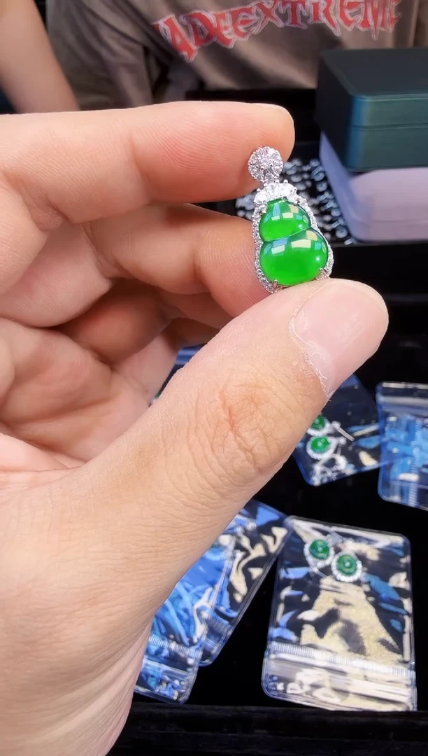 翡翠未镶嵌颈饰1256494564