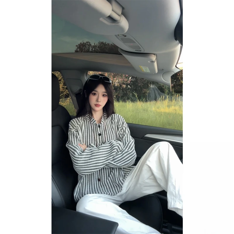 【运费险+8小时现货】早秋季鱼骨纹纽扣长袖黑白拼色条纹卫衣打底衫